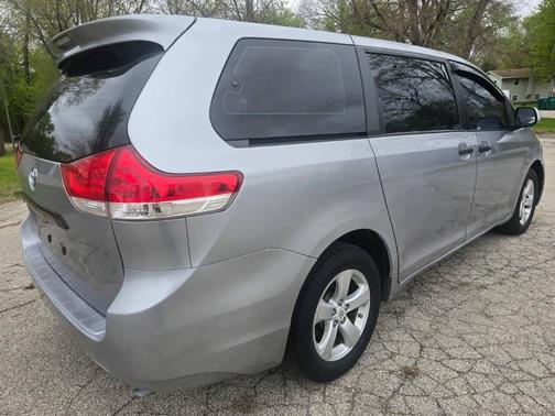 Predawn Gray Mica 2012 Toyota Sienna Base