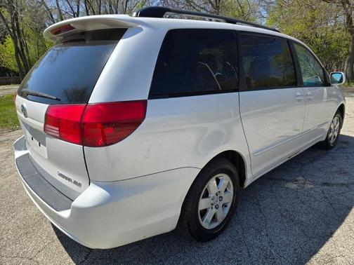 Arctic Frost Pearl 2004 Toyota Sienna XLE