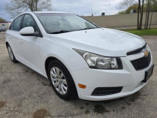 Summit White 2011 Chevrolet Cruze LT