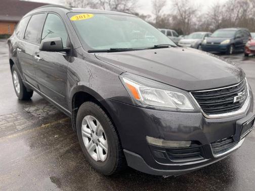 Cyber Gray Metallic 2013 Chevrolet Traverse LS