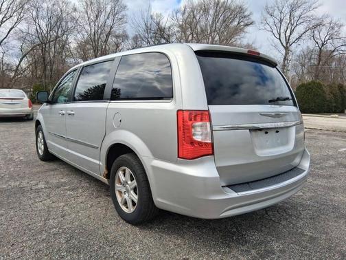2012 Chrysler Town & Country Touring
