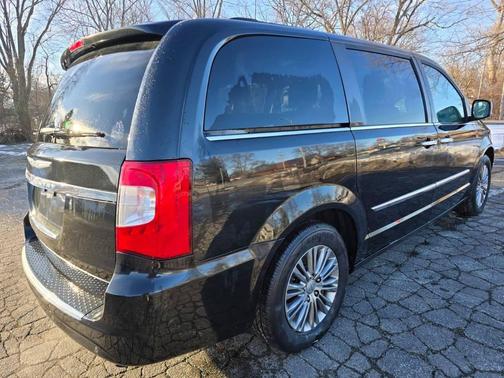 2014 Chrysler Town & Country Touring-L