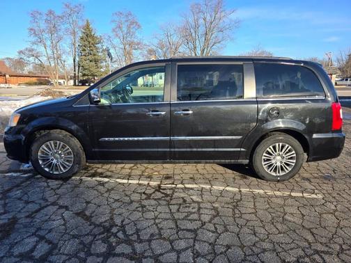 2014 Chrysler Town & Country Touring-L