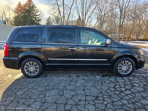 2014 Chrysler Town & Country Touring-L