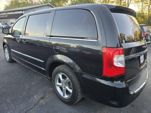 2012 Chrysler Town & Country Touring