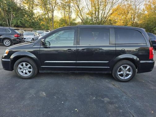 2012 Chrysler Town & Country Touring