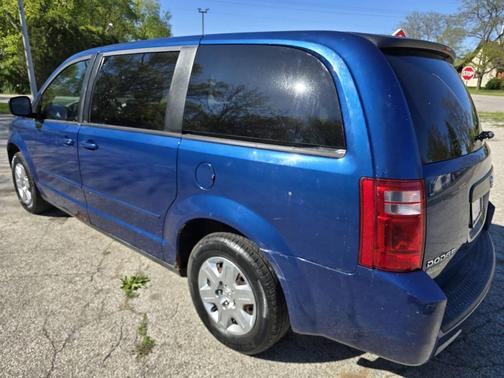 Blackberry Pearlcoat 2010 Dodge Grand Caravan SE