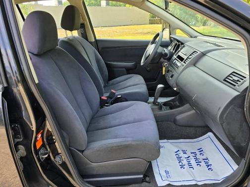 Super Black 2009 Nissan Versa 1.6