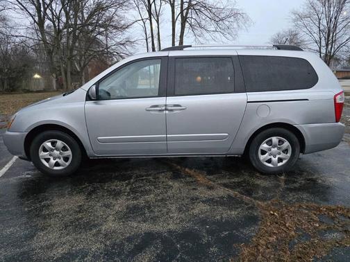 2010 Kia Sedona LX