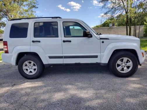 Bright White Clearcoat 2012 Jeep Liberty Sport