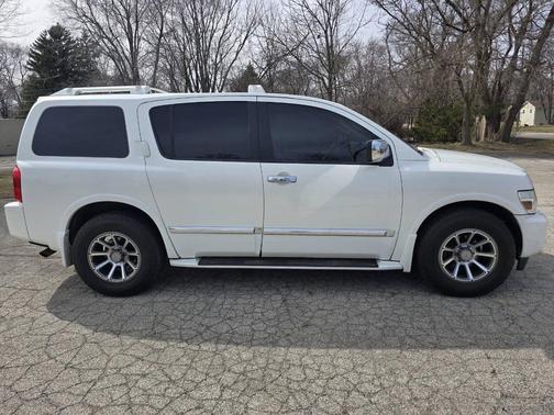 2005 INFINITI QX56 Base