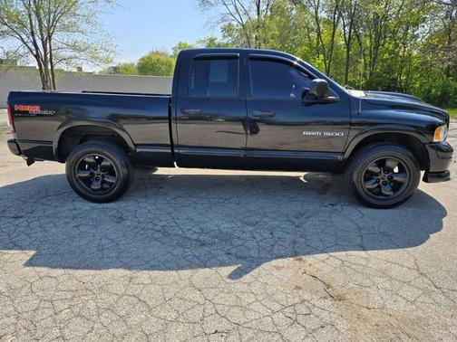 Black 2004 Dodge Ram 1500 SLT Quad Cab