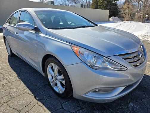 2011 Hyundai SONATA Limited