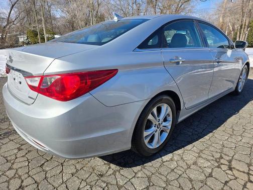 2011 Hyundai SONATA Limited