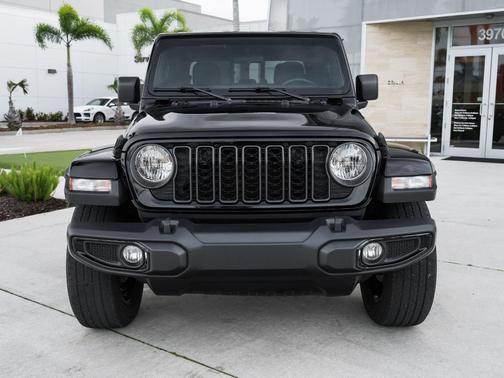 Black Clearcoat 2024 Jeep Gladiator Nighthawk