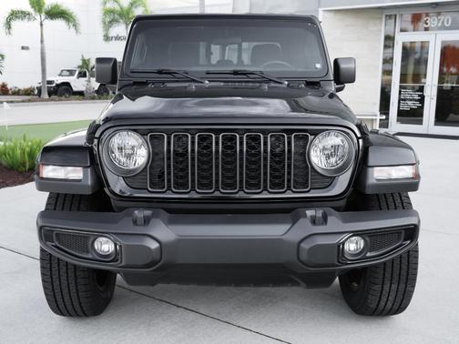 Black Clearcoat 2024 Jeep Gladiator Nighthawk