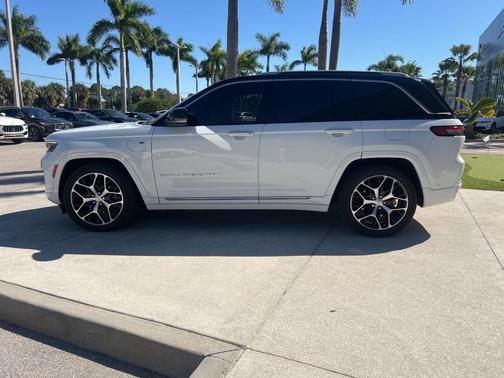 2022 Jeep Grand Cherokee 4xe Summit