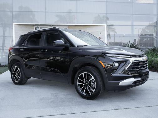 Mosaic Black Metallic 2025 Chevrolet Trailblazer LT