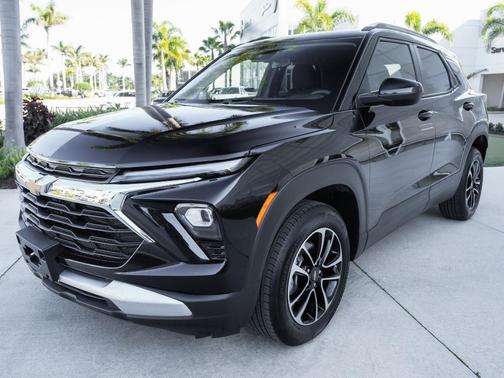 Mosaic Black Metallic 2025 Chevrolet Trailblazer LT
