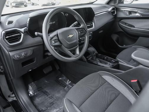 Mosaic Black Metallic 2025 Chevrolet Trailblazer LT