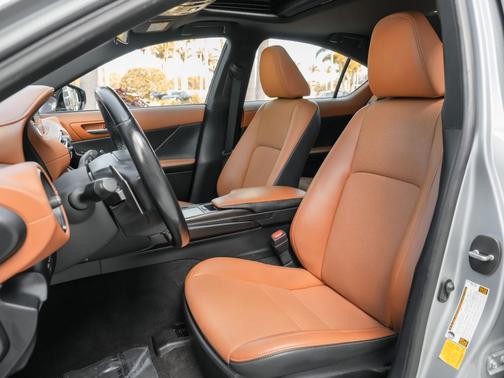 Iridium 2023 Lexus IS 350 F SPORT Design