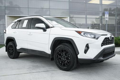 2020 Toyota RAV4 XLE