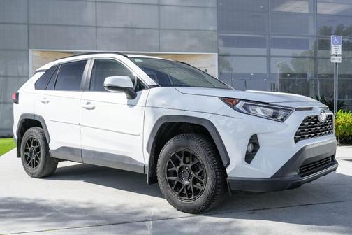2020 Toyota RAV4 XLE