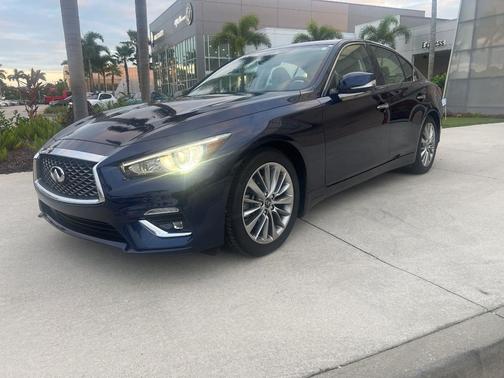 2023 INFINITI Q50 LUXE