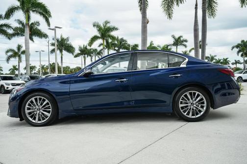 2023 INFINITI Q50 LUXE