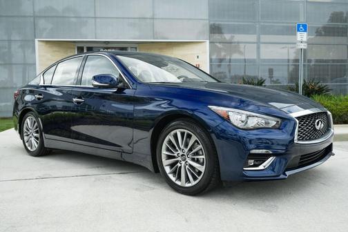 2023 INFINITI Q50 LUXE