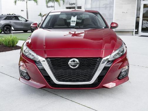 Sunset Drift Chromaflair 2019 Nissan Altima 2.0 Platinum