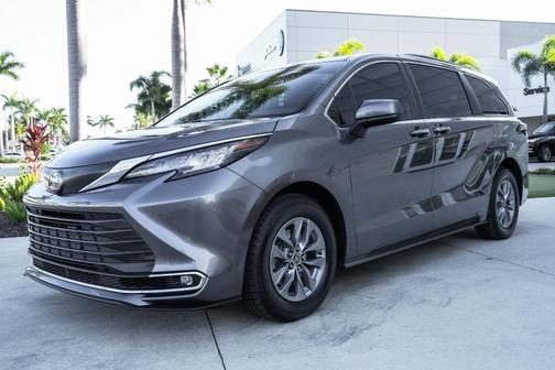 2023 Toyota Sienna XLE