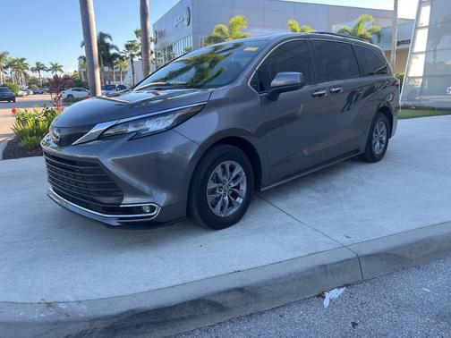 2023 Toyota Sienna XLE