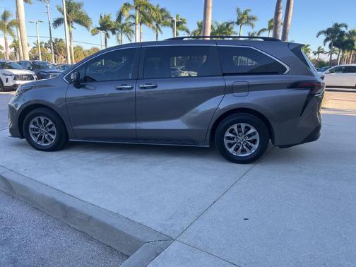 2023 Toyota Sienna XLE