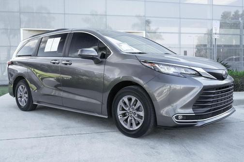 2023 Toyota Sienna XLE