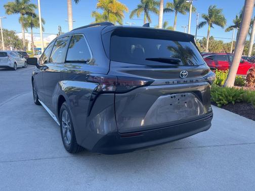 2023 Toyota Sienna XLE