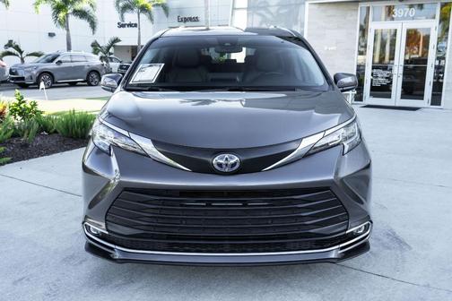 2023 Toyota Sienna XLE