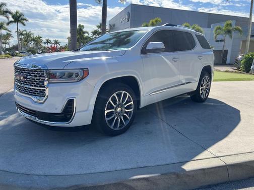2023 GMC Acadia Denali