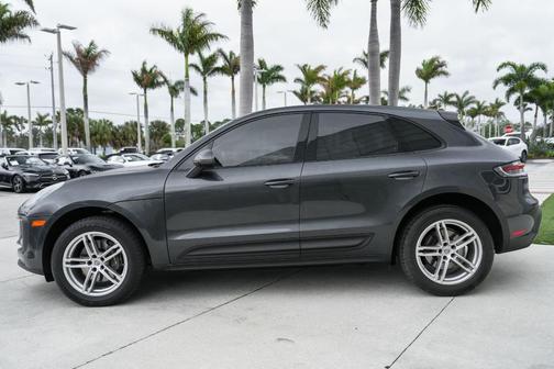 2022 Porsche Macan Base