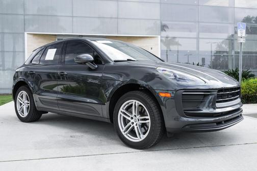 Volcano Grey Metallic 2022 Porsche Macan Base