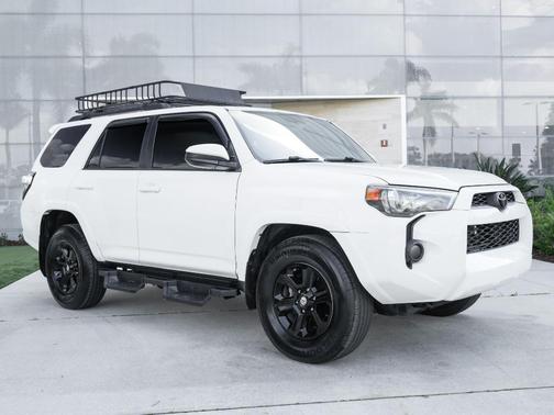 Super White 2018 Toyota 4Runner SR5