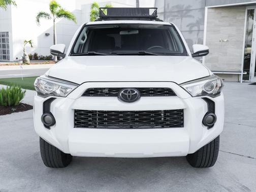 Super White 2018 Toyota 4Runner SR5