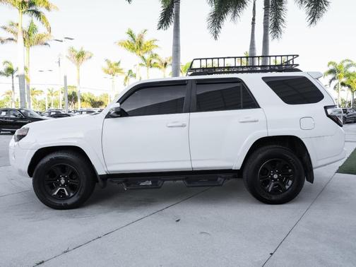 Super White 2018 Toyota 4Runner SR5