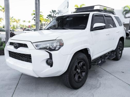 Super White 2018 Toyota 4Runner SR5