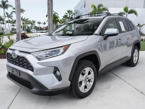 Silver Sky Metallic 2019 Toyota RAV4 Hybrid XLE