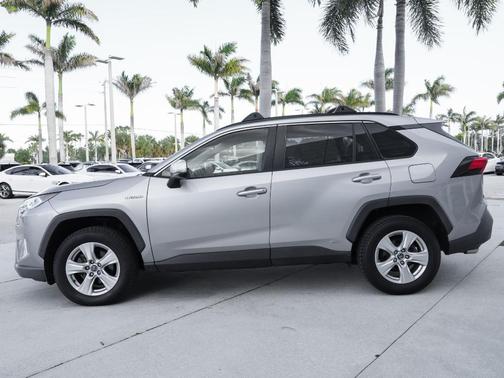Silver Sky Metallic 2019 Toyota RAV4 Hybrid XLE