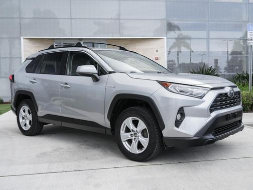 Silver Sky Metallic 2019 Toyota RAV4 Hybrid XLE
