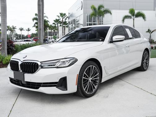 Mineral White Metallic 2023 BMW 540 i xDrive