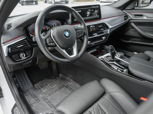 Mineral White Metallic 2023 BMW 540 i xDrive