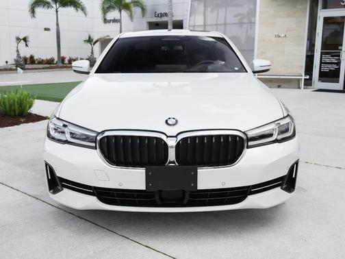 Mineral White Metallic 2023 BMW 540 i xDrive